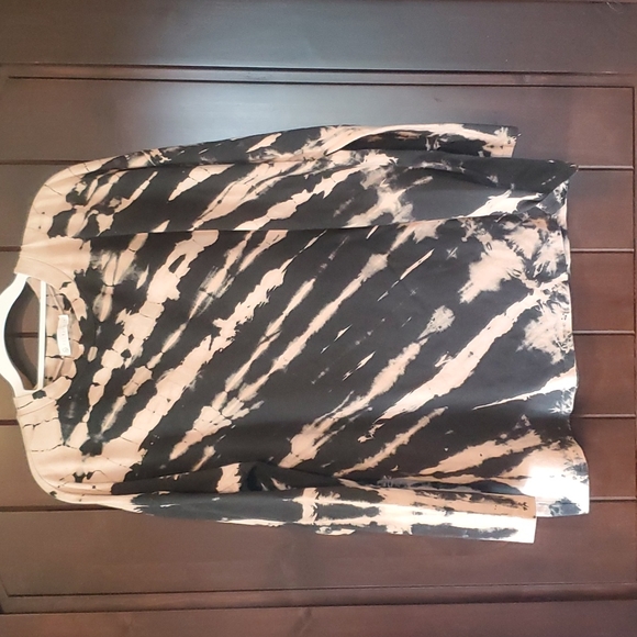 New! Boutique long sleeve - Picture 2 of 5